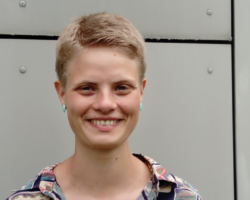 Franziska Nebeling (22).<br><br>
Studienfach: Deutsch/Geschichte auf Lehramt Gym/Ges.<br><br>
Für eine KSHG, in der wir gerne...offen auf andere Menschen zugehen.<br><br>
Mir ist wichtig, dass sich in der KSHG jede*r willkommen fühlen kann.