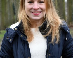 Laura Schleuß (23).<br><br>
Studienfach: Grundschullehramt Sport.<br><br>
Für eine KSHG, in der wir gerne...füreinander da sind und gemeinsam aktiv werden.<br><br>
Ich möchte die KSHG durch meine aktive Art beleben, spannende gemeinsame Aktionen planen und durch die Kommunikation mit vielen von Euch neue Anregungen in unsere Arbeit bringen.