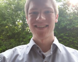 Stephan Klubertz (18).<br><br>
Studienfach: Kath. Theologie.<br><br>
Für eine KSHG, in der wir gerne...miteinander Gott erfahren.<br><br>
Was Du auch tust, tu es in Fröhlichkeit!